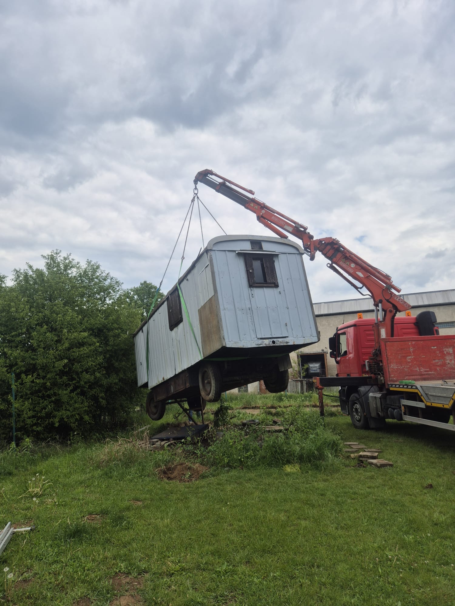 Velké auto s hydraulickou rukou 5